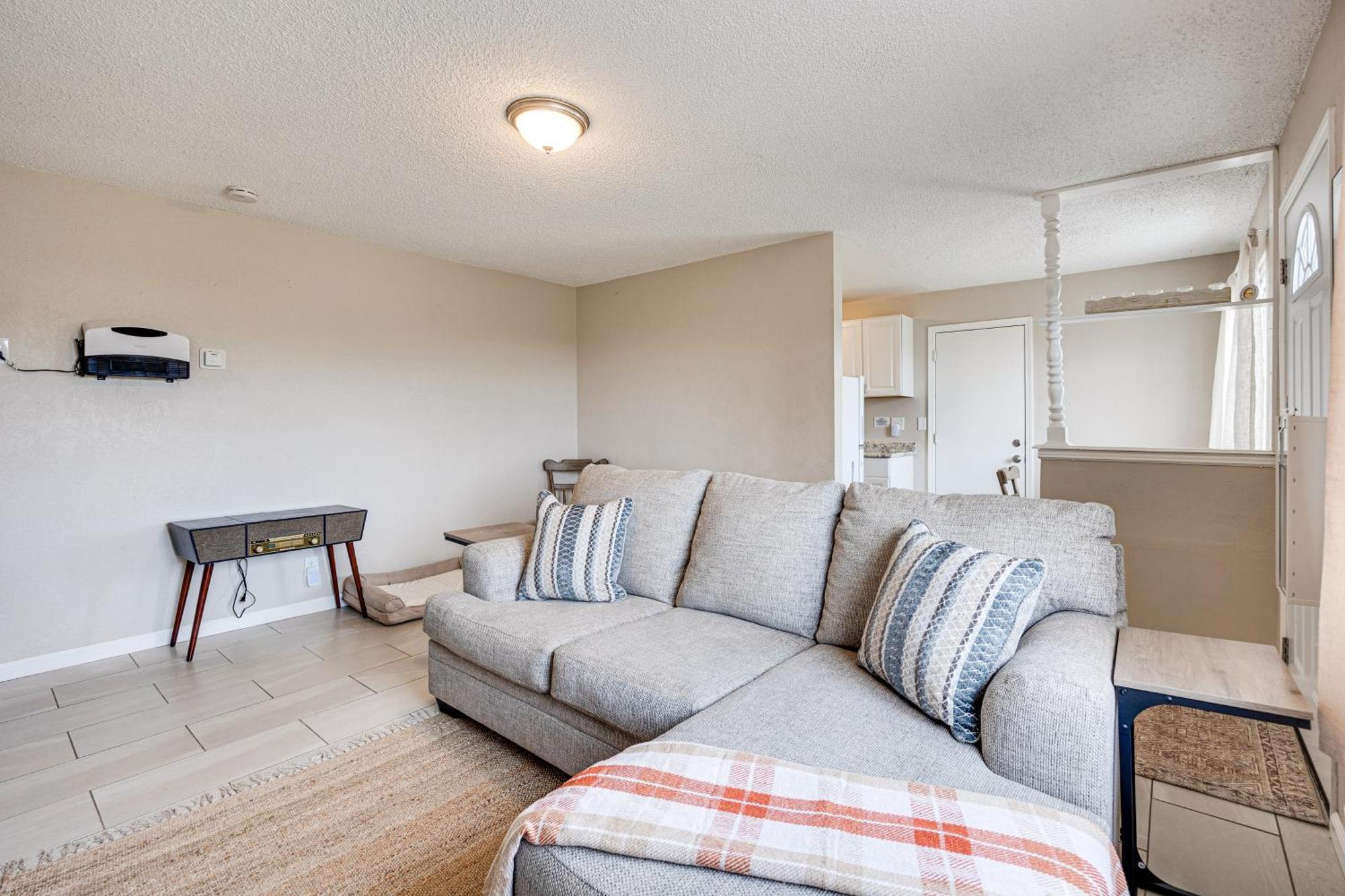 Convenient Joshua Tree Apartment - Walk To Town! Buitenkant foto