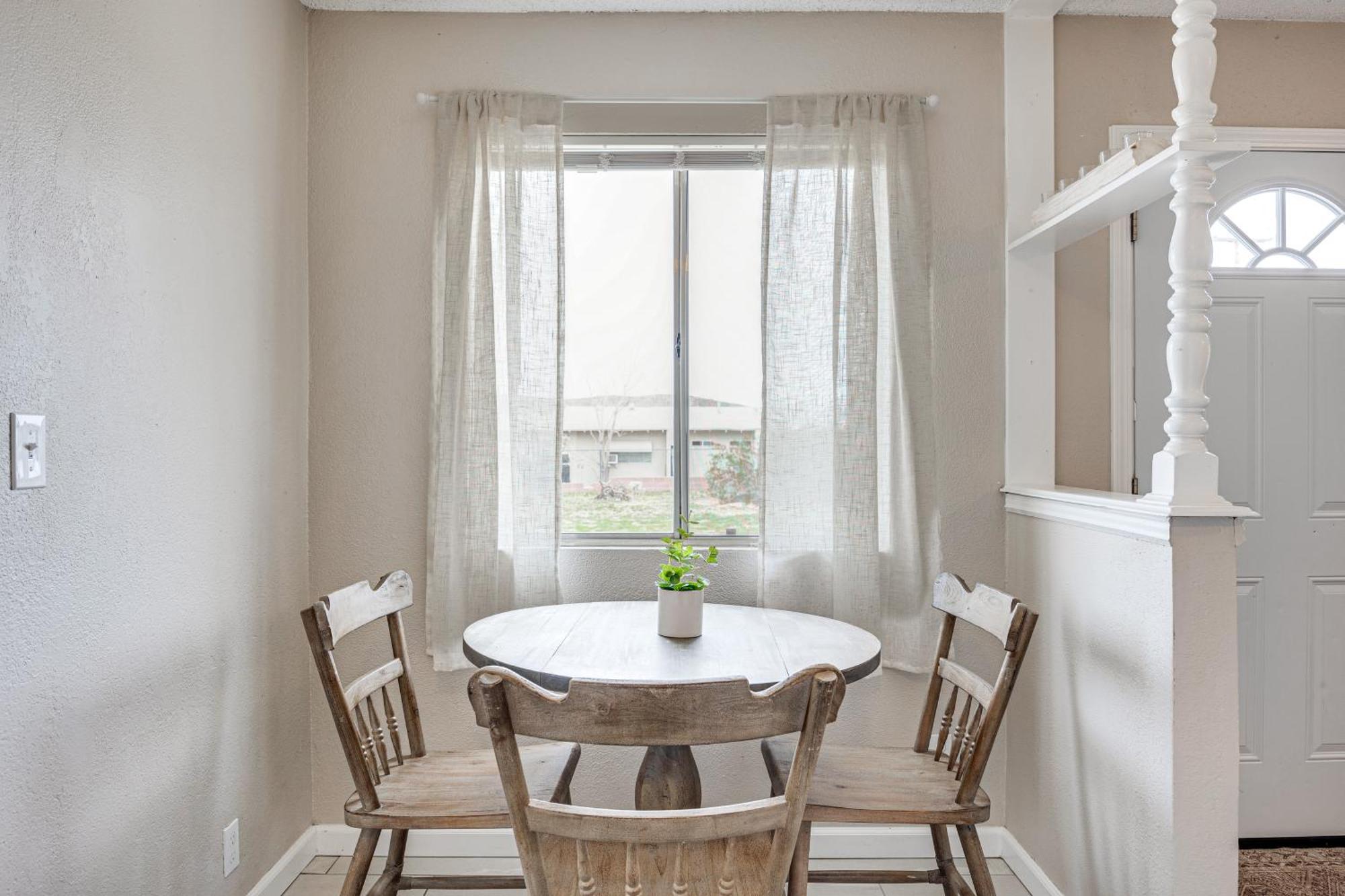 Convenient Joshua Tree Apartment - Walk To Town! Buitenkant foto