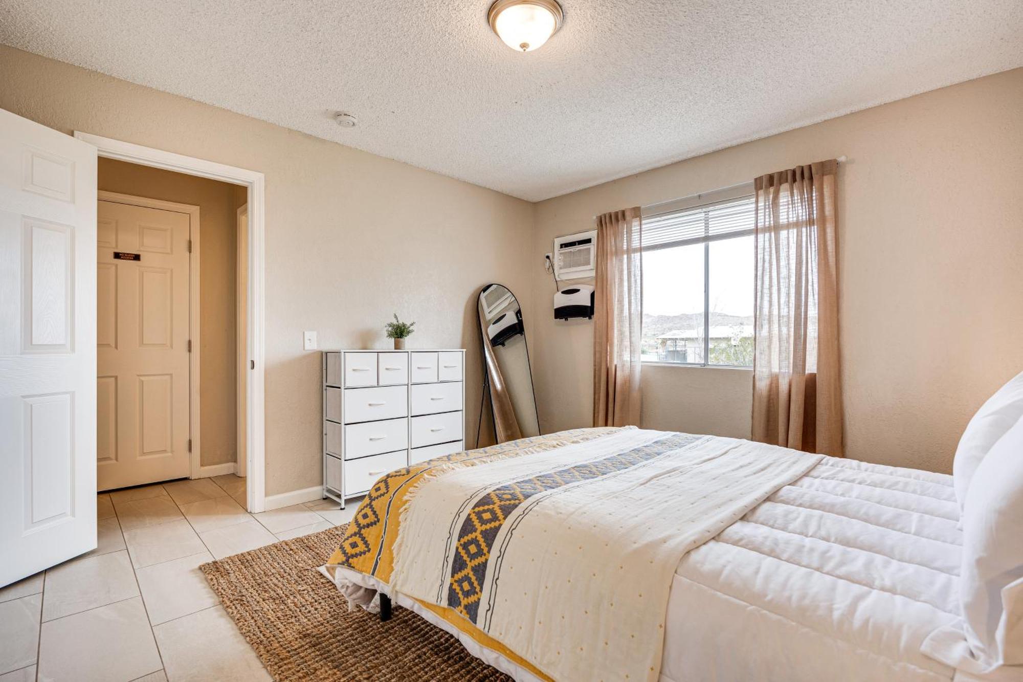 Convenient Joshua Tree Apartment - Walk To Town! Buitenkant foto