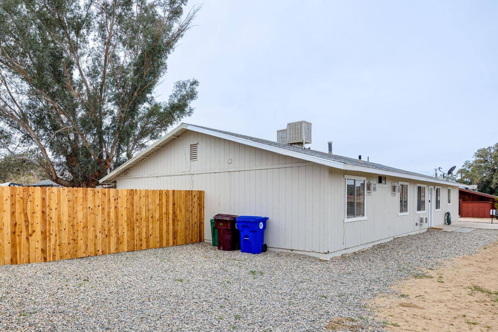 Convenient Joshua Tree Apartment - Walk To Town! Buitenkant foto